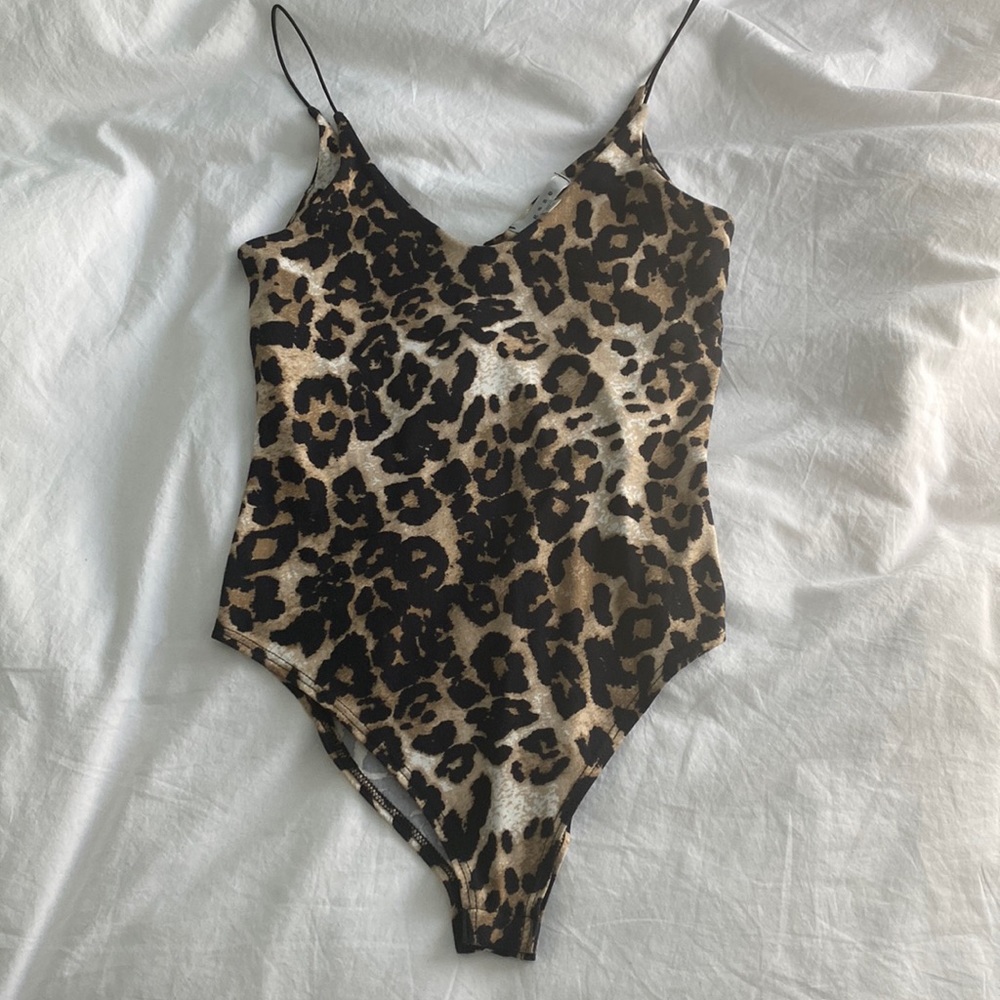 Like-new leopard print bodysuit